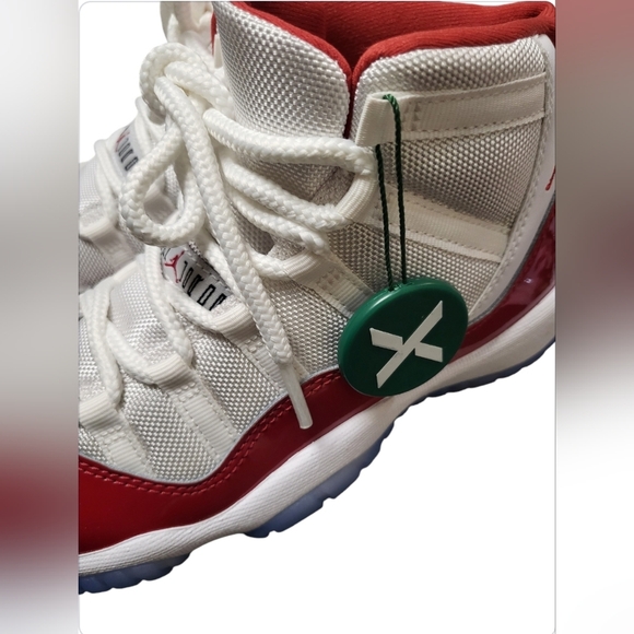 Retro 11 Cherry Jordan's - Picture 4 of 11
